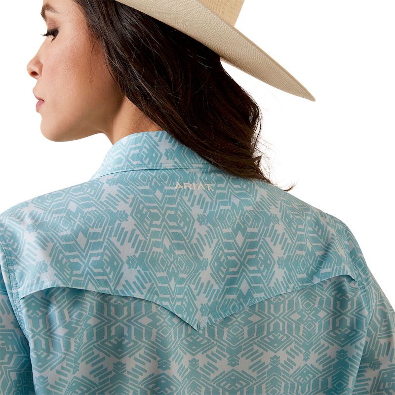 outfit de vaquera: camisa azul