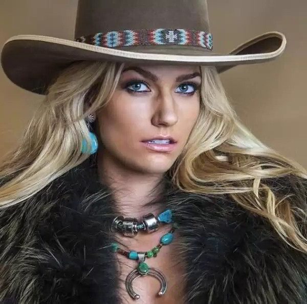 outfit de vaquera : sombrero vaquero