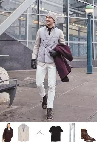 outfit de invierno para hombre: abrigo burdeos con pantalones blancos