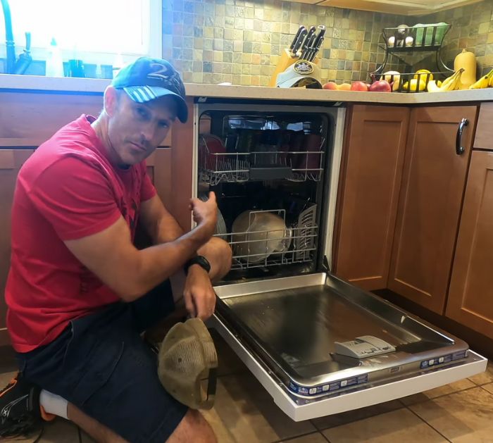 lavavajillas para eliminar las manchas de sudor de los sombreros