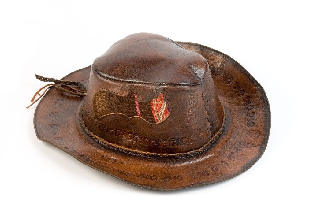 ¿Cómo limpiar un sombrero de cuero?