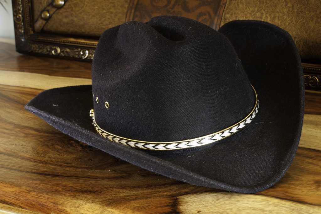 De qué material están hechos los sombreros vaqueros: FIELTRO DE PIEL Y LANA