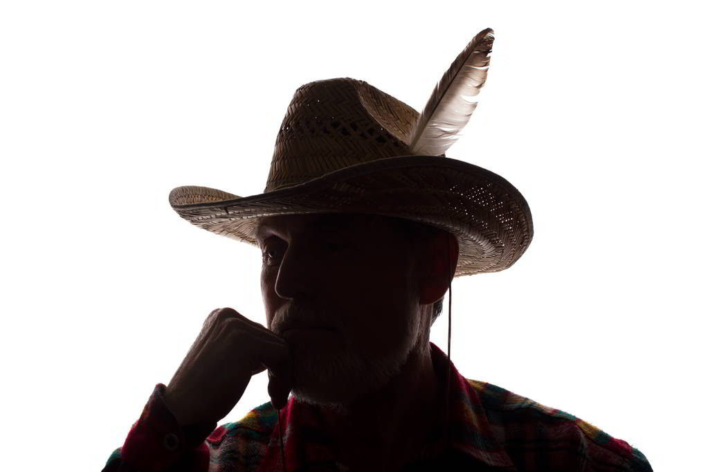 que significa la pluma en el sombrero vaquero