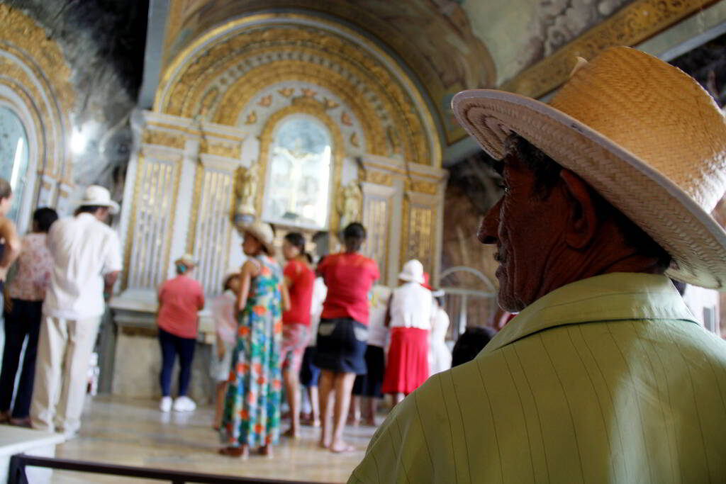 Se puede usar sombrero en la iglesia